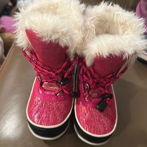 Very good condition looks new my little girl use only one time